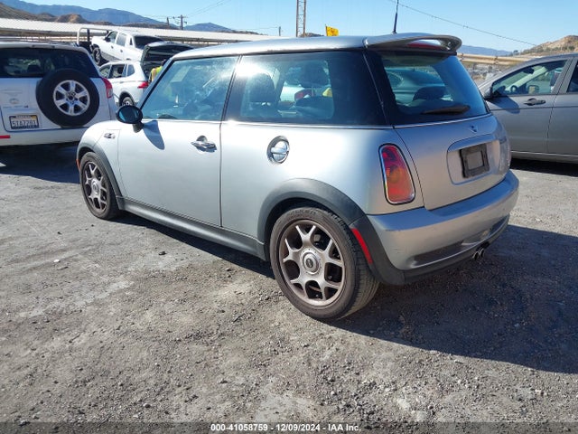 2004 MINI COOPER S WMWRE33464TD78417 Photo 2