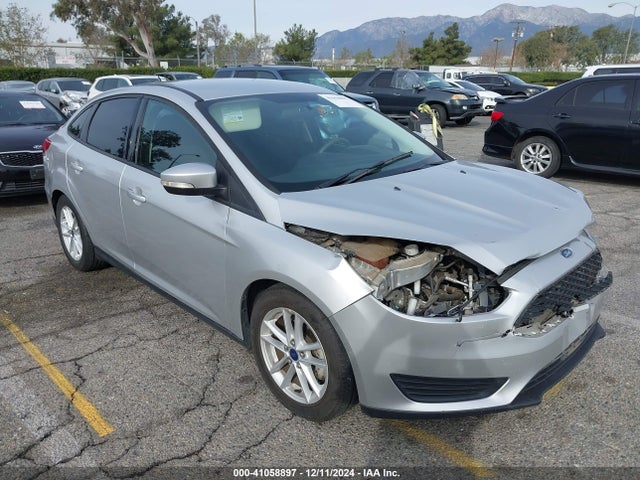 Ford FOCUS SE 2015 1FADP3F23FL205560 Image 1