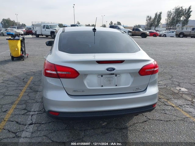 Ford FOCUS SE 2015 1FADP3F23FL205560 Image 17