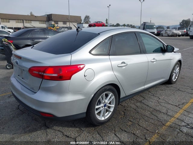 Ford FOCUS SE 2015 1FADP3F23FL205560 Image 4