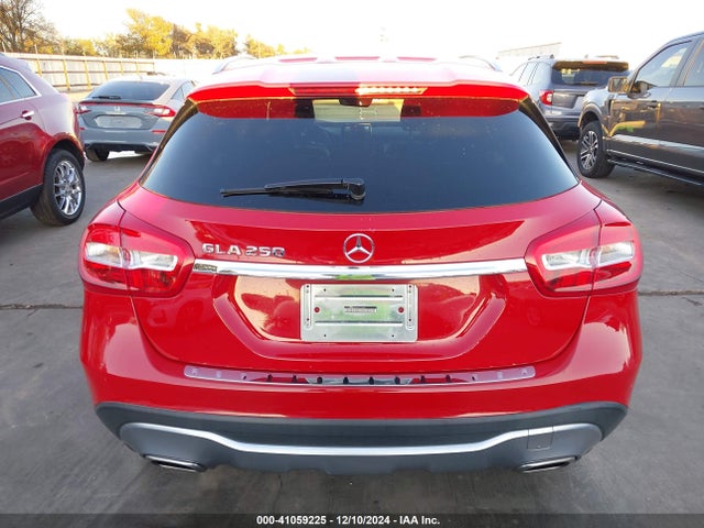 WDCTG4EB4JJ421364 Mercedes-Benz GLA 250
