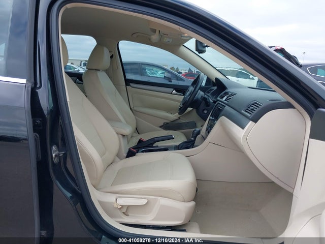 1VWBH7A30EC017869 Volkswagen Passat 2.5l Se