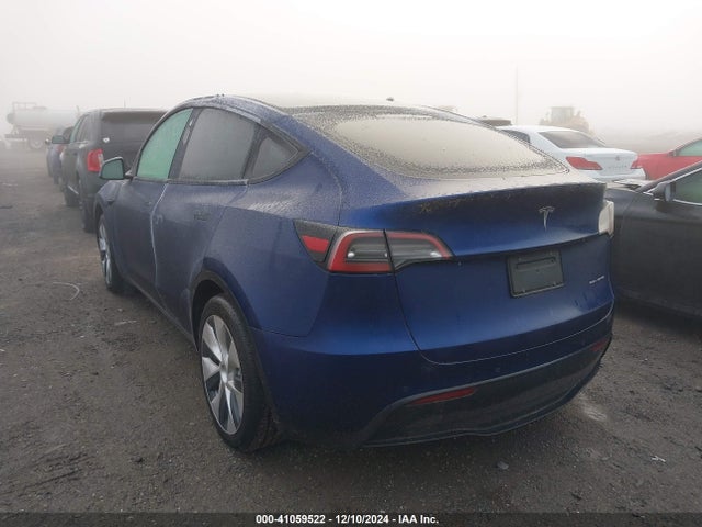 2021 TESLA MODEL Y 5YJYGAEE1MF216147 Photo 2