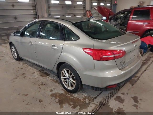 Ford FOCUS SE 2015 1FADP3F2XFL239320 Image 3