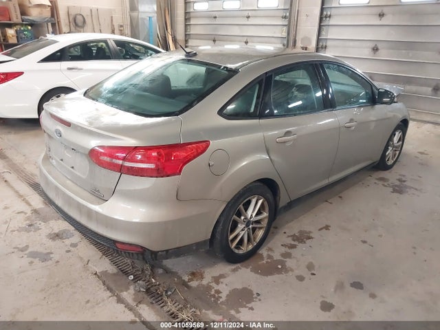 Ford FOCUS SE 2015 1FADP3F2XFL239320 Image 4