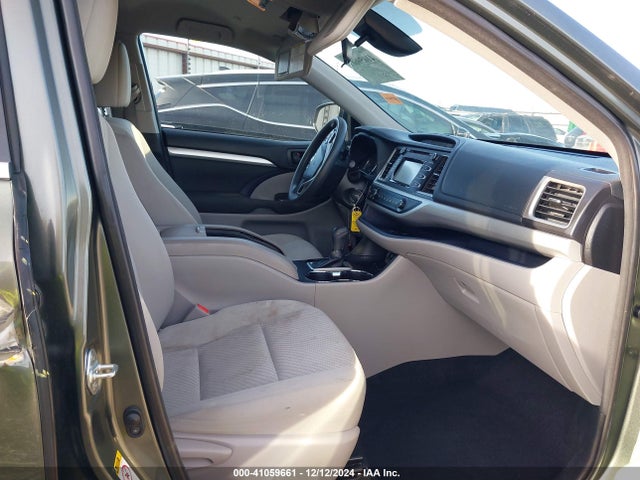 5TDBZRFHXJS888951 Toyota Highlander Le