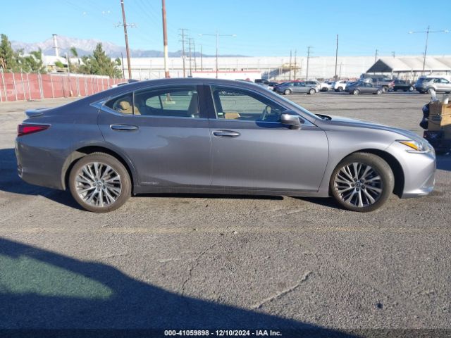 58AD21B10LU010844 Lexus ES 300H