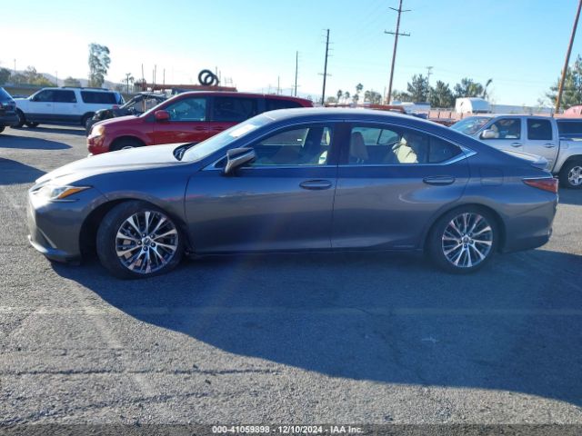 58AD21B10LU010844 Lexus ES 300H