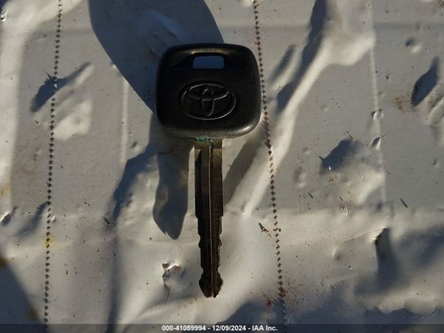 VNKKTUD33FA030552 Toyota YARIS L