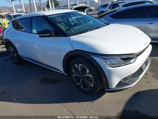 KIA EV6 LIGHT 2023 KNDC34LB8P5608693 Image 1