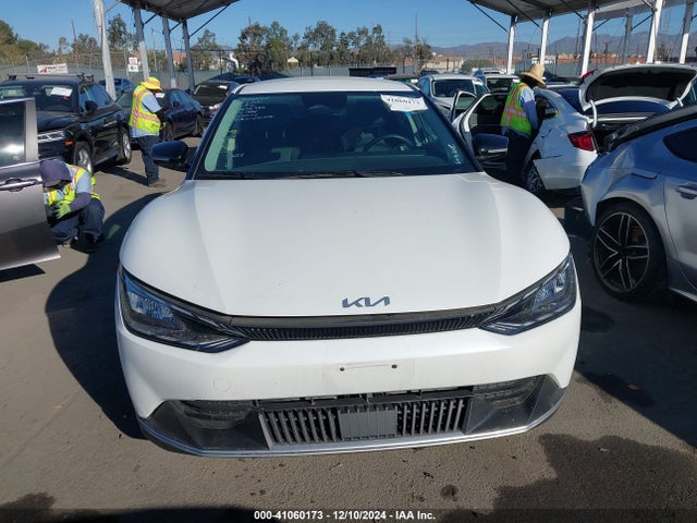 KIA EV6 LIGHT 2023 KNDC34LB8P5608693 Image 12
