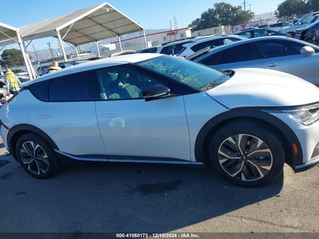 KIA EV6 LIGHT 2023 KNDC34LB8P5608693 Image 13
