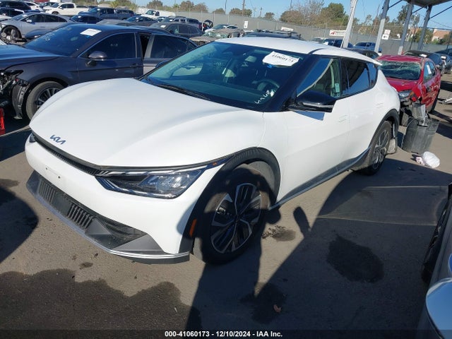 KIA EV6 LIGHT 2023 KNDC34LB8P5608693 Image 2