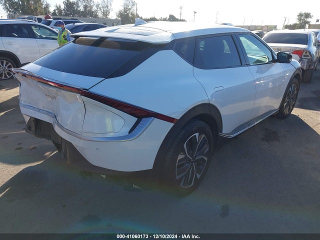 KIA EV6 LIGHT 2023 KNDC34LB8P5608693 Image 4