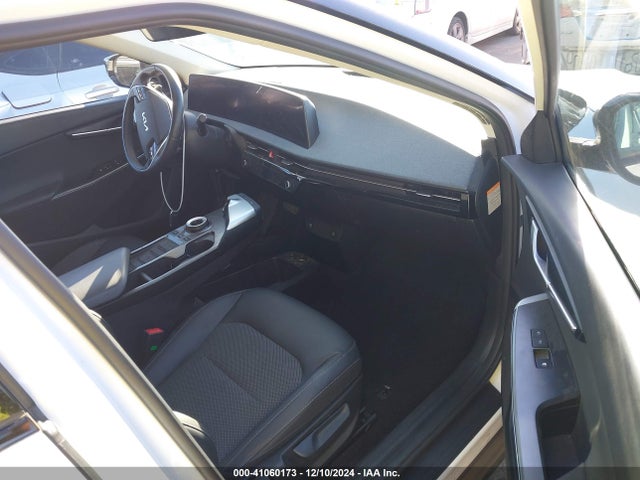 KIA EV6 LIGHT 2023 KNDC34LB8P5608693 Image 5
