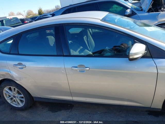 Ford FOCUS SE 2018 1FADP3K29JL210454 Image 13