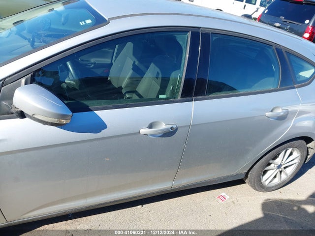 Ford FOCUS SE 2018 1FADP3K29JL210454 Image 14