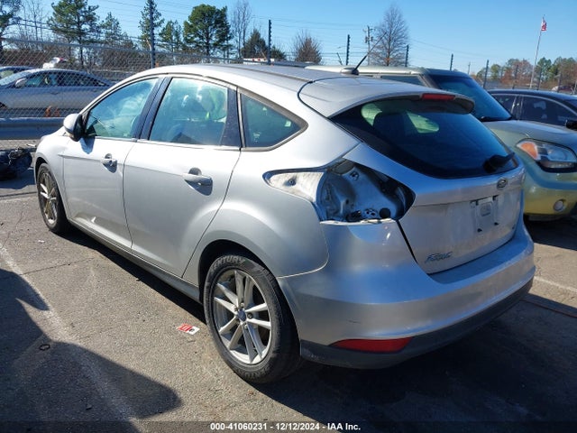 Ford FOCUS SE 2018 1FADP3K29JL210454 Image 3