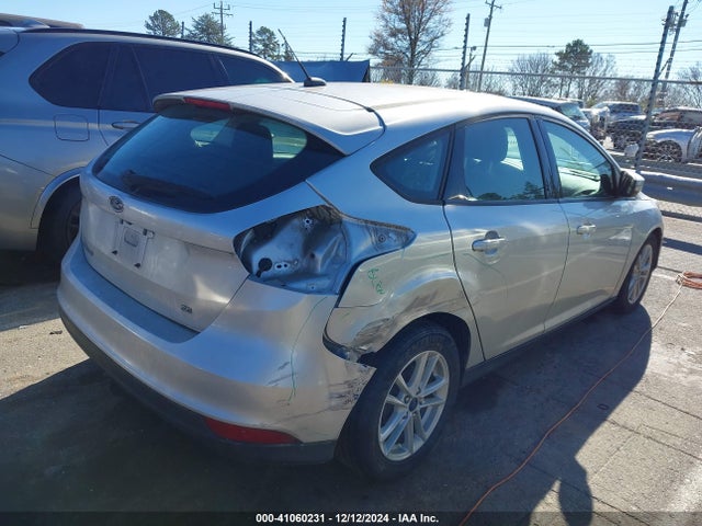 Ford FOCUS SE 2018 1FADP3K29JL210454 Image 4