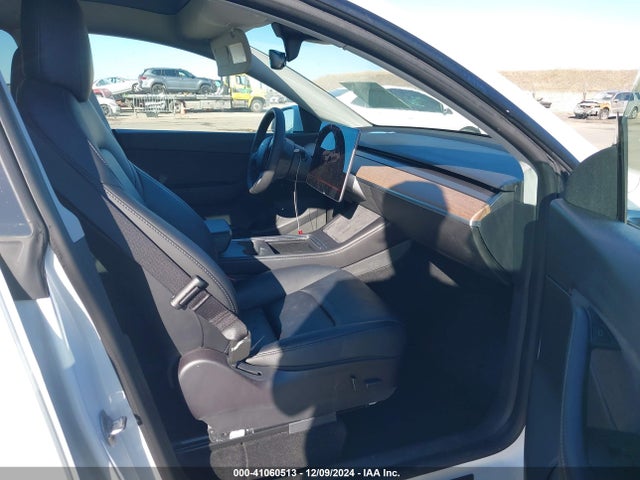 2022 TESLA MODEL Y 7SAYGDEF0NF390807 Photo 4