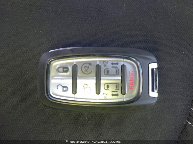 2C4RC1CG6RR121230 Chrysler Voyager Lx