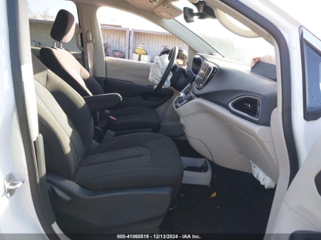 2C4RC1CG6RR121230 Chrysler Voyager Lx
