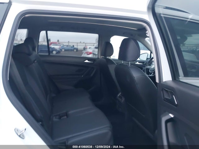 3VV2B7AX1JM010818 Volkswagen Tiguan 2.0t Se/2.0t Sel
