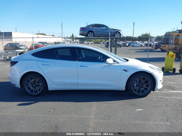 Tesla Model 3 Long Range/mid Range 2018 5YJ3E1EA9JF076096 Image 13