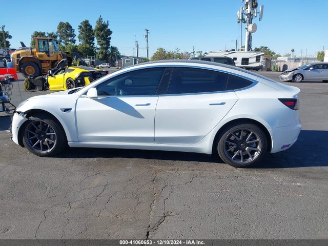 Tesla Model 3 Long Range/mid Range 2018 5YJ3E1EA9JF076096 Image 14