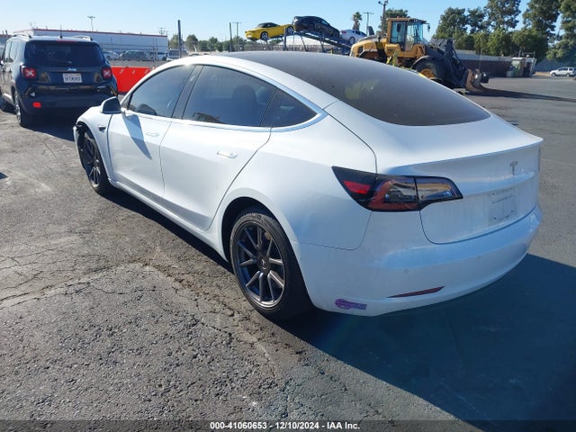 2018 TESLA MODEL 3 5YJ3E1EA9JF076096 Photo 2