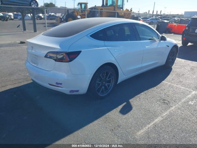 2018 TESLA MODEL 3 5YJ3E1EA9JF076096 Photo 3