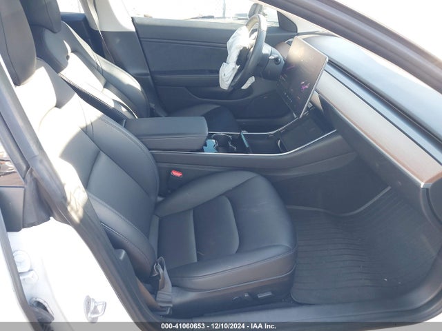2018 TESLA MODEL 3 5YJ3E1EA9JF076096 Photo 4