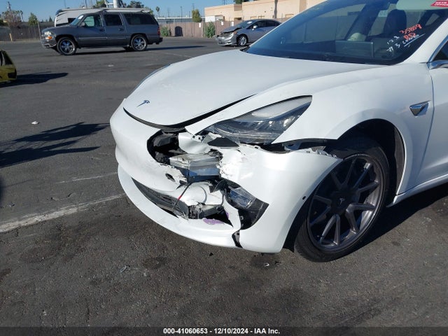 2018 TESLA MODEL 3 5YJ3E1EA9JF076096 Photo 5