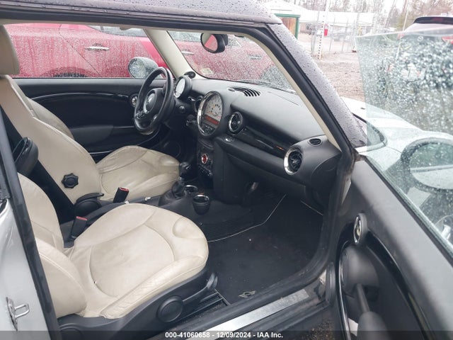 2012 MINI COOPER CLUBMAN WMWZF3C58CT189382 Photo 4