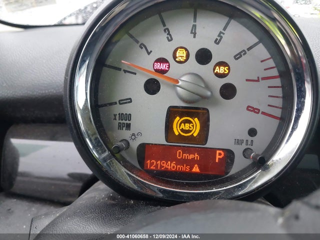 2012 MINI COOPER CLUBMAN WMWZF3C58CT189382 Photo 6