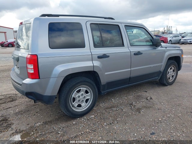 1C4NJPBB8GD601606 Jeep Patriot Sport