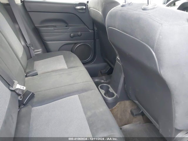 1C4NJPBB8GD601606 Jeep Patriot Sport