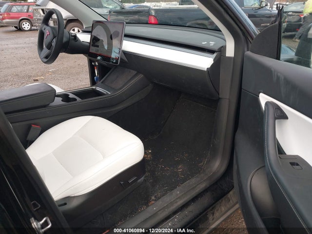 2022 TESLA MODEL Y 7SAYGDEE2NF444633 Photo 4