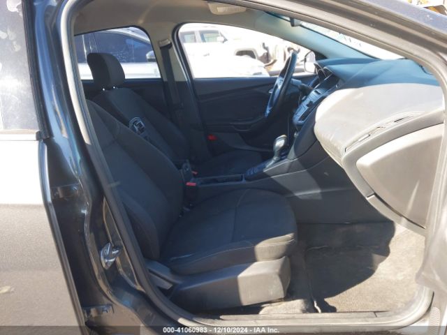 1FADP3K29FL269575 Ford FOCUS SE