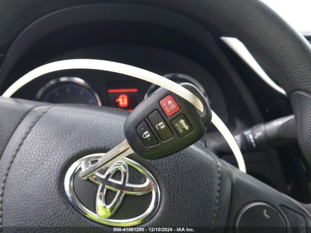 2T1BURHE5HC945092 Toyota COROLLA LE