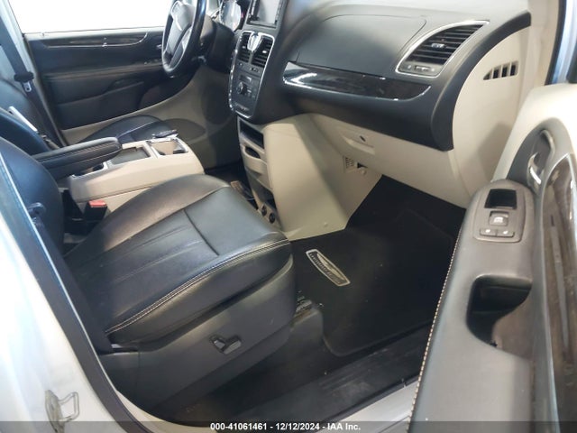 2C4RC1CG3GR269400 Chrysler Town & Country Touring-l Anniversary Edition