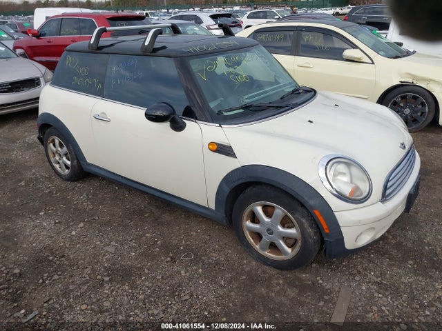 2010 MINI COOPER WMWMF3C56ATU79966 Photo 0