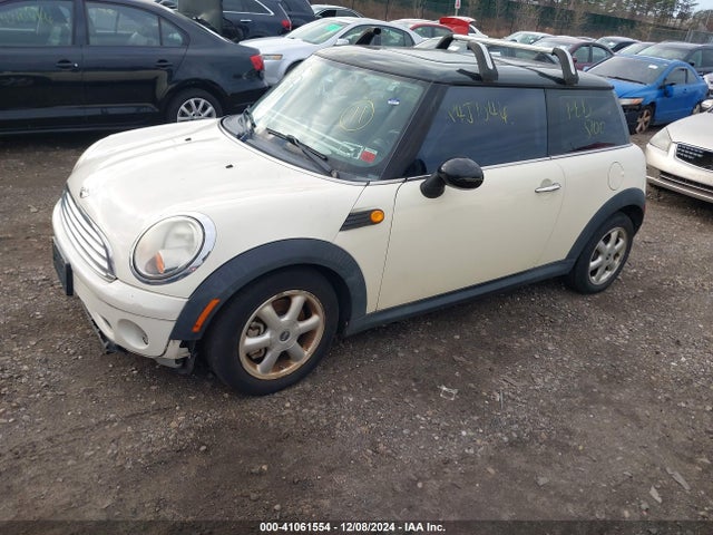 2010 MINI COOPER WMWMF3C56ATU79966 Photo 1