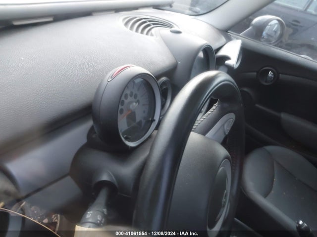 2010 MINI COOPER WMWMF3C56ATU79966 Photo 6