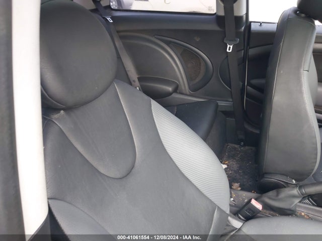 2010 MINI COOPER WMWMF3C56ATU79966 Photo 7