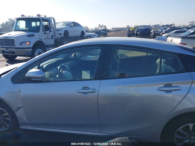 Toyota Prius Limited 2022 JTDKAMFU0N3173630 Image 14