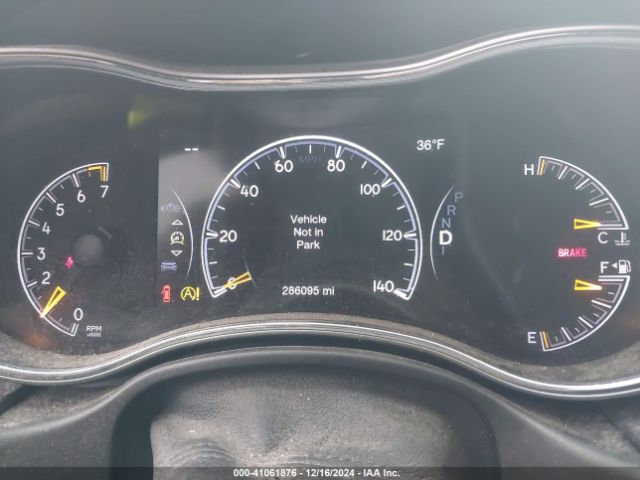 1C4RJFAG4JC457817 Jeep Grand Cherokee Laredo 4x4
