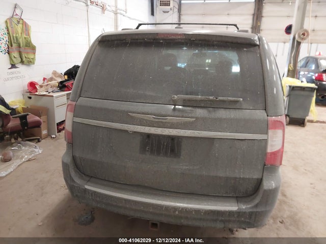 2C4RC1CG7GR207997 Chrysler Town & Country Touring-l Anniversary Edition