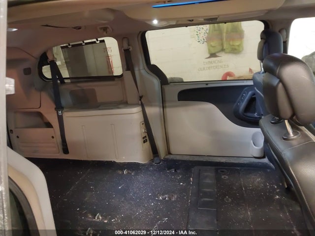 2C4RC1CG7GR207997 Chrysler Town & Country Touring-l Anniversary Edition