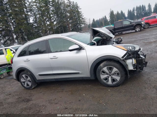 KNDCB3LC8L5393610 KIA NIRO LX